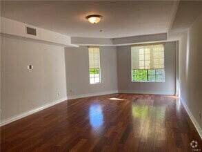 Building Photo - 107 N Swall Dr