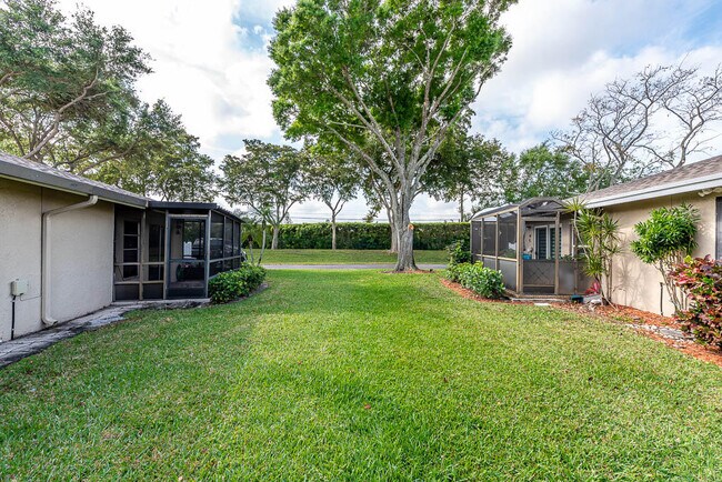 Foto del edificio - 8821 Echo Ln