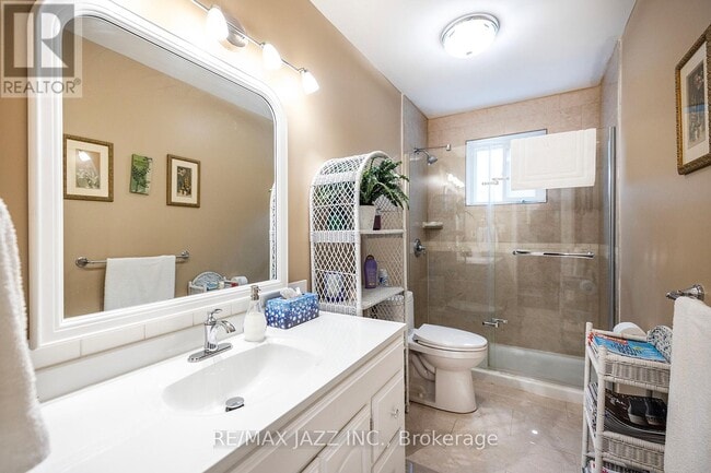 Building Photo - 801 Tarn Ct