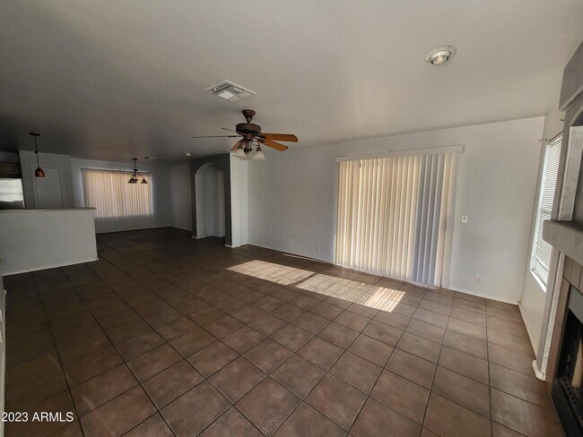 Foto del edificio - 9321 W Brown St
