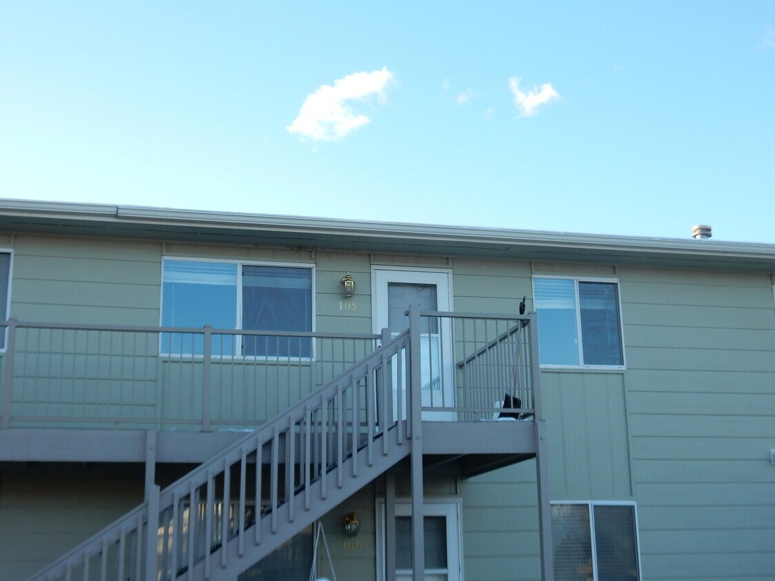 Foto principal - Great 2 Bed 1 Bath 2nd Level Condo in Nort...