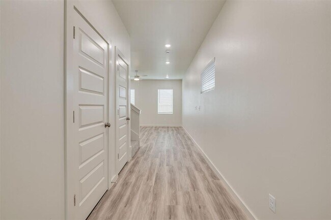 Foto del edificio - Luxury NEW 3 Bedroom 2.5 Bathroom Townhome...