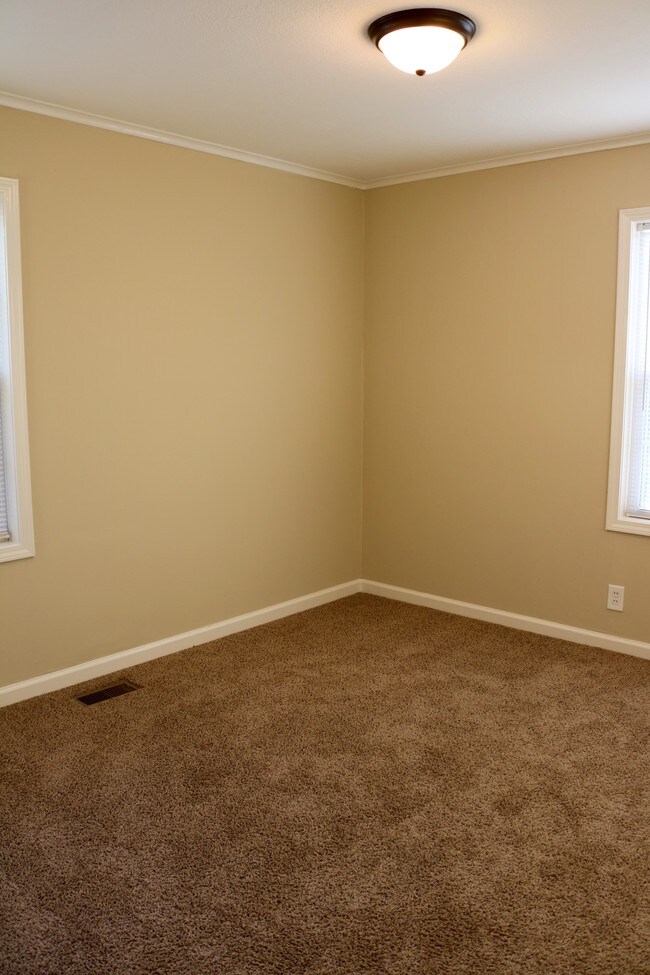 Foto del edificio - 702 Woodlawn Dr