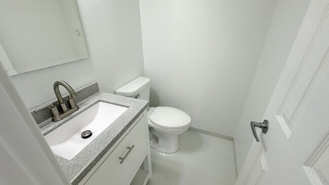 Foto del edificio - 828 Wildwood Rd