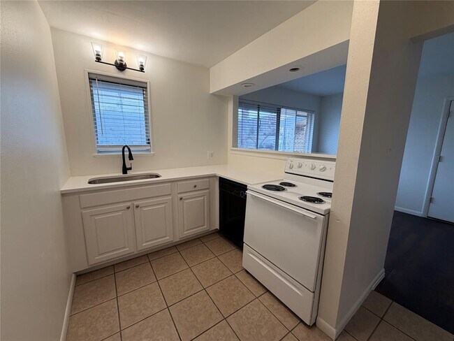 Foto del edificio - 3304 Red River St