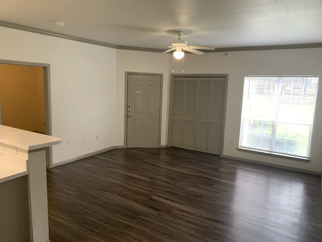 Spacious Living Area - Lakeline Apartments