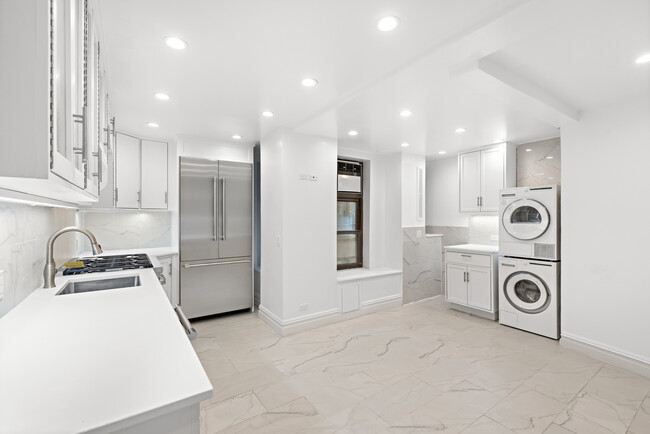 Building Photo - 111 E 88th St