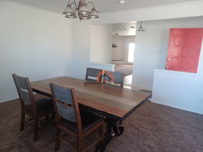 Building Photo - Spacious 4 bedroom 2 bath brick home