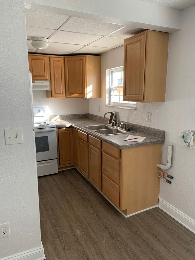 Building Photo - 5648 Townhouse Dr