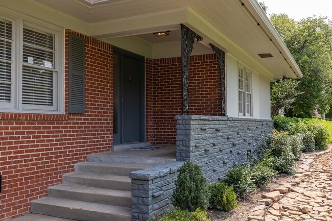 Building Photo - 5208 Gwynne Rd