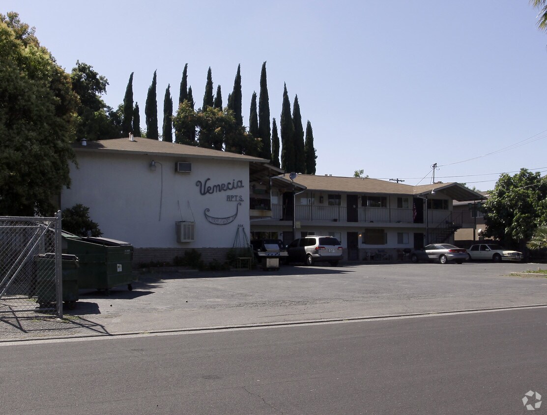 Primary Photo - Venecia Apartments