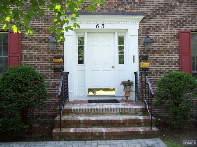 Building Photo - 63 Church St