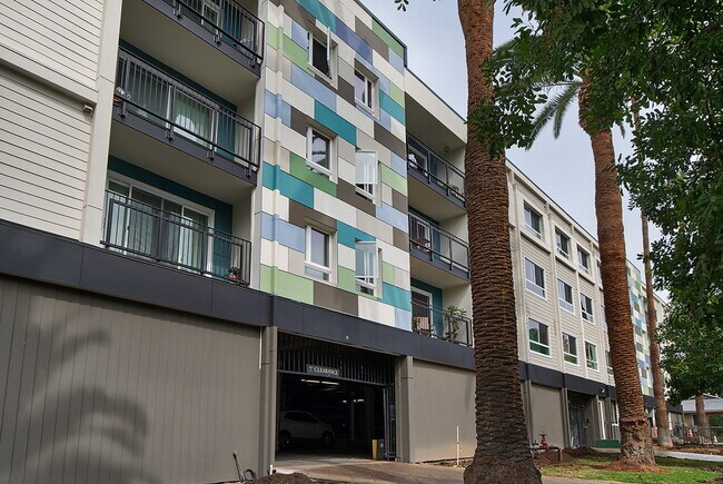 The Henley Apartments Glendale, CA