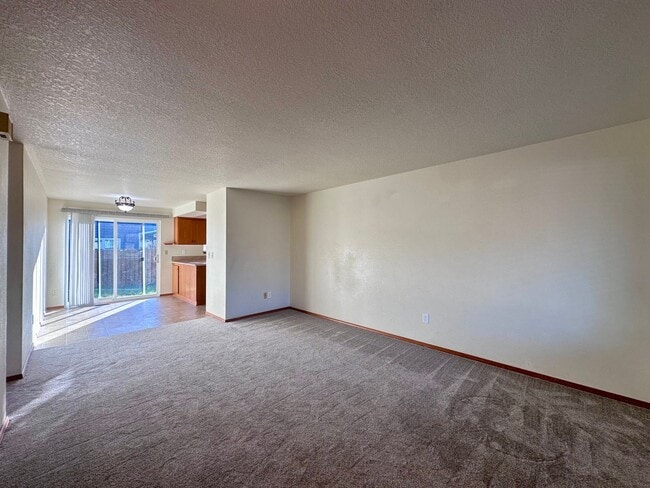 Building Photo - DUPLEX 2 BED 1 BATH WITH HUGE BACKYARD IN CHERRY PARK TROUTDALE!