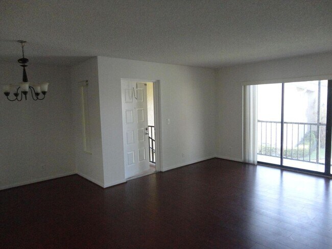 Foto del edificio - 714 Sunny Pine Way