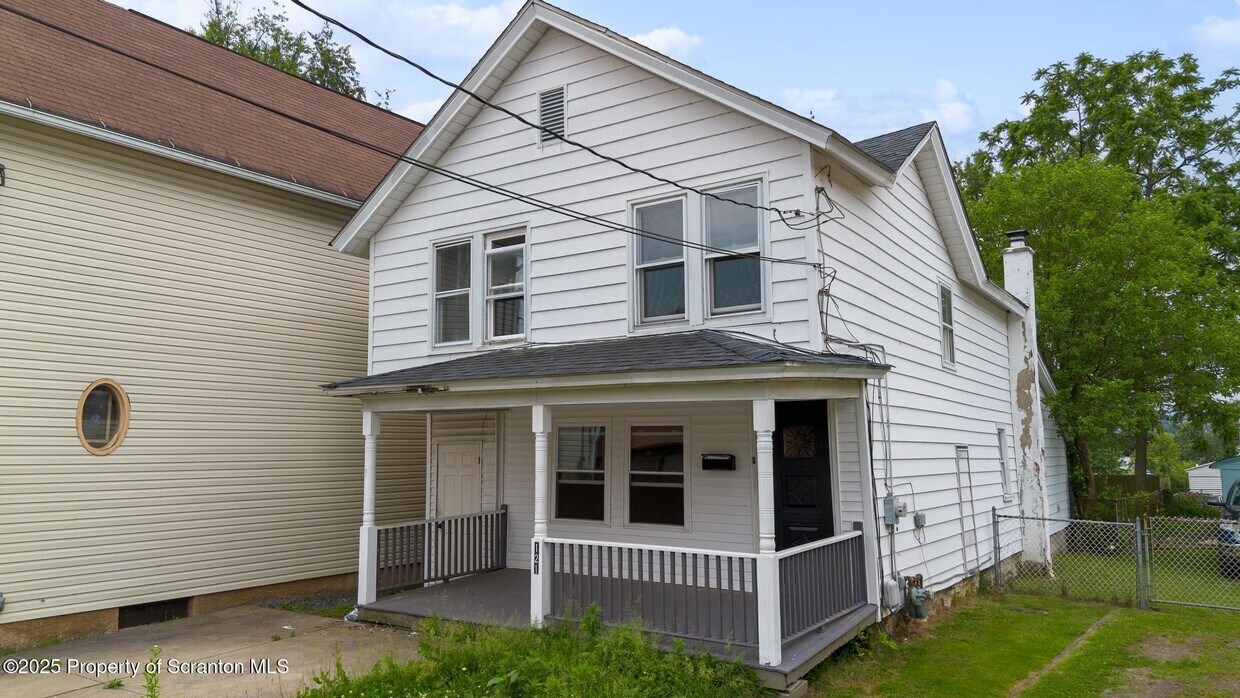 Foto principal - 121 Throop St
