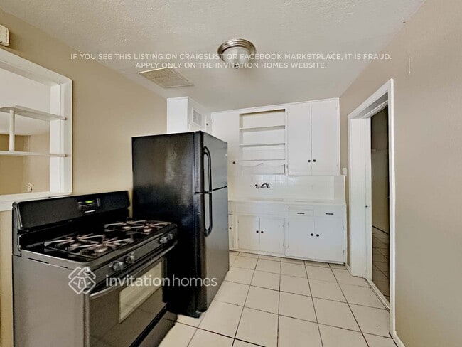 Building Photo - 2831 E Osborn Rd