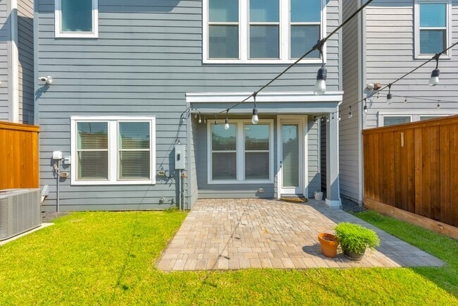 Building Photo - 10927 Keaton Landing Dr