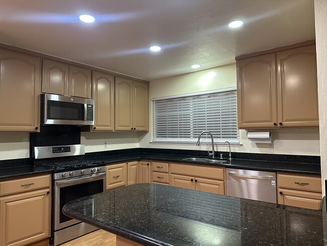 Kitchen - 19682 Wheaton Dr