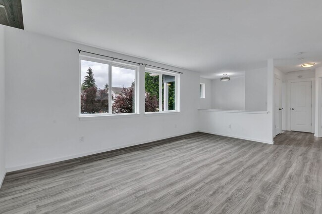 Foto del edificio - Spacious 4-Bedroom Port Orchard Home