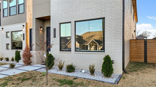 Building Photo - 1145 NE Monroe St