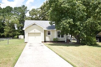Building Photo - 121 Sprucepine Dr