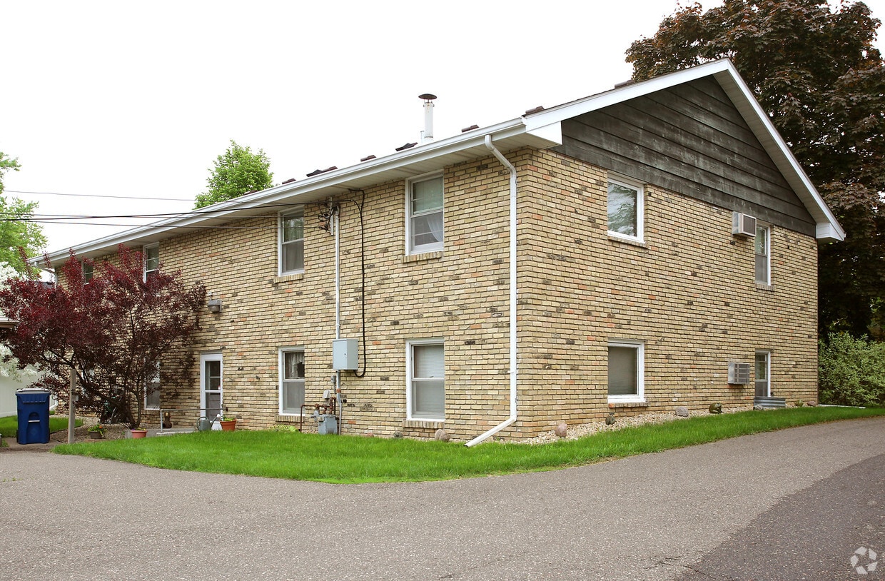 2050 Pike Lake Dr, Saint Paul, MN 55112 Apartments in Saint Paul, MN