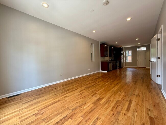 Foto del edificio - 3219 S Lituanica Ave