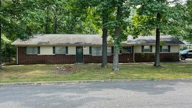 Building Photo - 2400 Walnut Dr NW