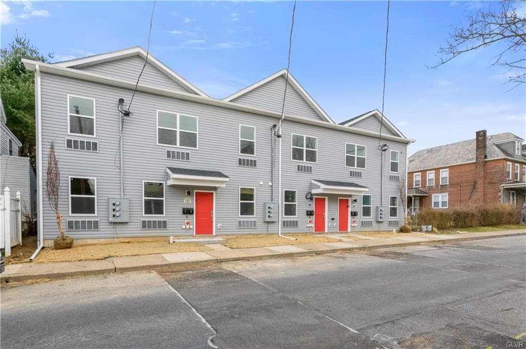 Primary Photo - 122 W Nesquehoning St