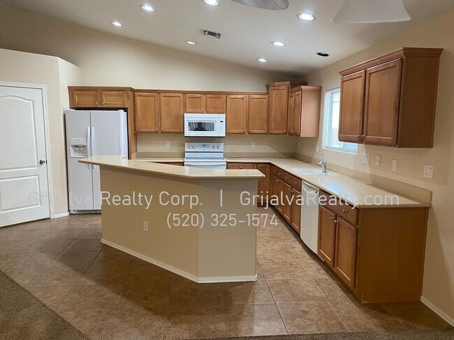 Building Photo - Lovely 3 BD 2 BA Lennar House near Davis M...