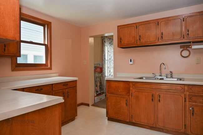 Building Photo - Charming 2 Bed 1 Bath Single Family Home f...