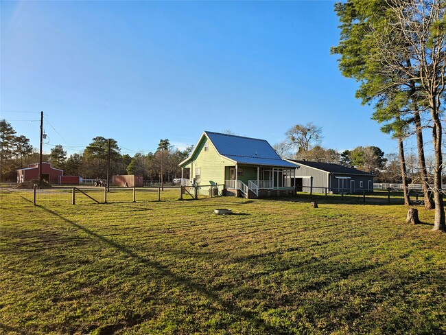 Building Photo - 25411 T K C Rd