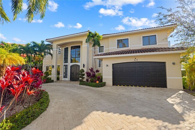 Building Photo - 513 Palm Dr