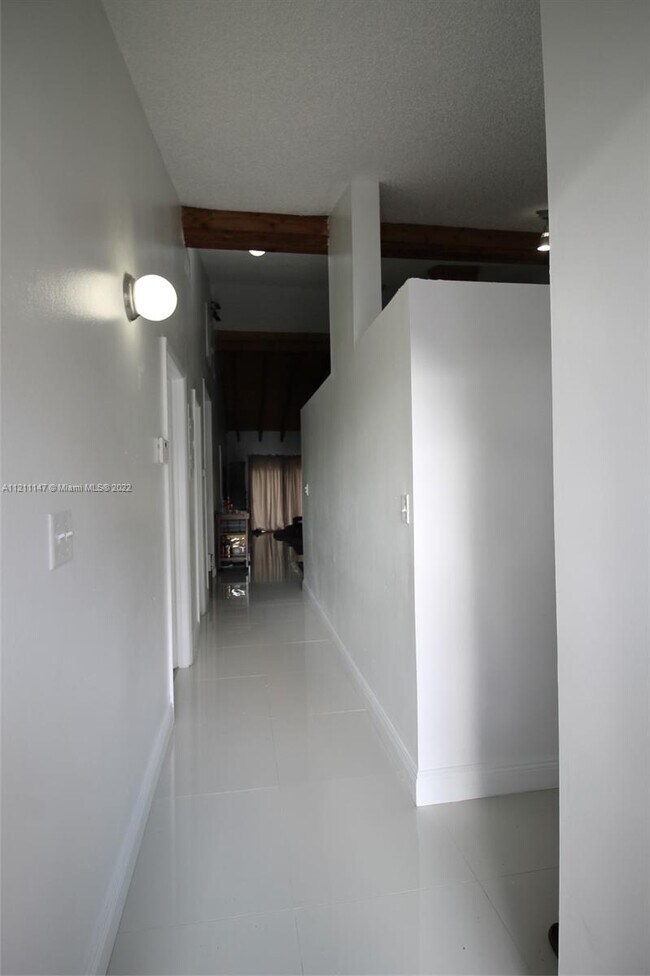 Building Photo - 2331  Azalea Ct  . Pembroke Pines Fl 33026