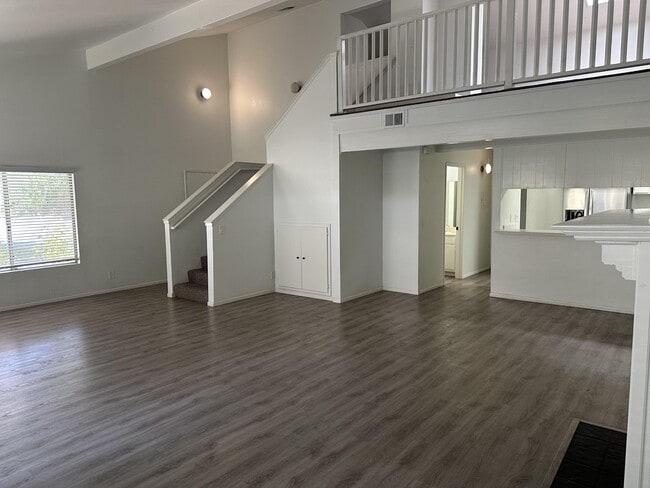 Building Photo - 2077 Village Ln