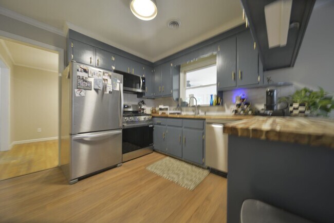 Foto del edificio - 228 Shadywood Dr