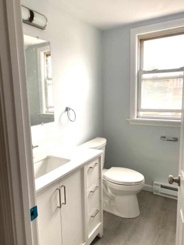 Building Photo - 202 Pine St