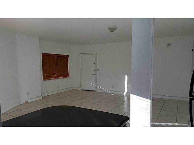 Foto del edificio - 10101 W Bay Harbor Dr