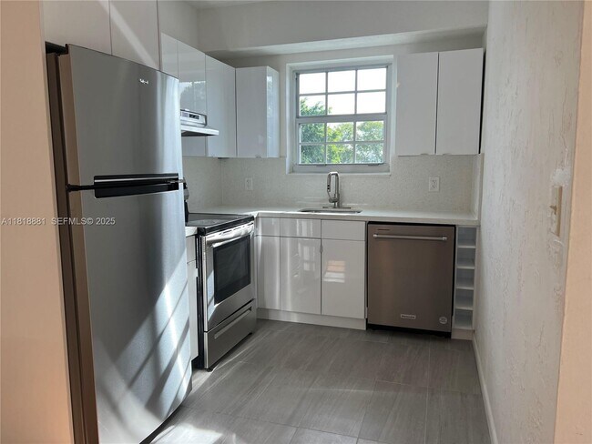 Foto del edificio - 440 NE 63rd St