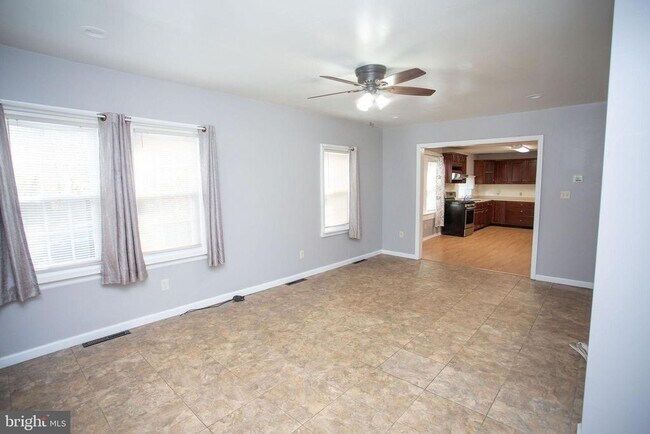 Building Photo - 34 E Oak Ave