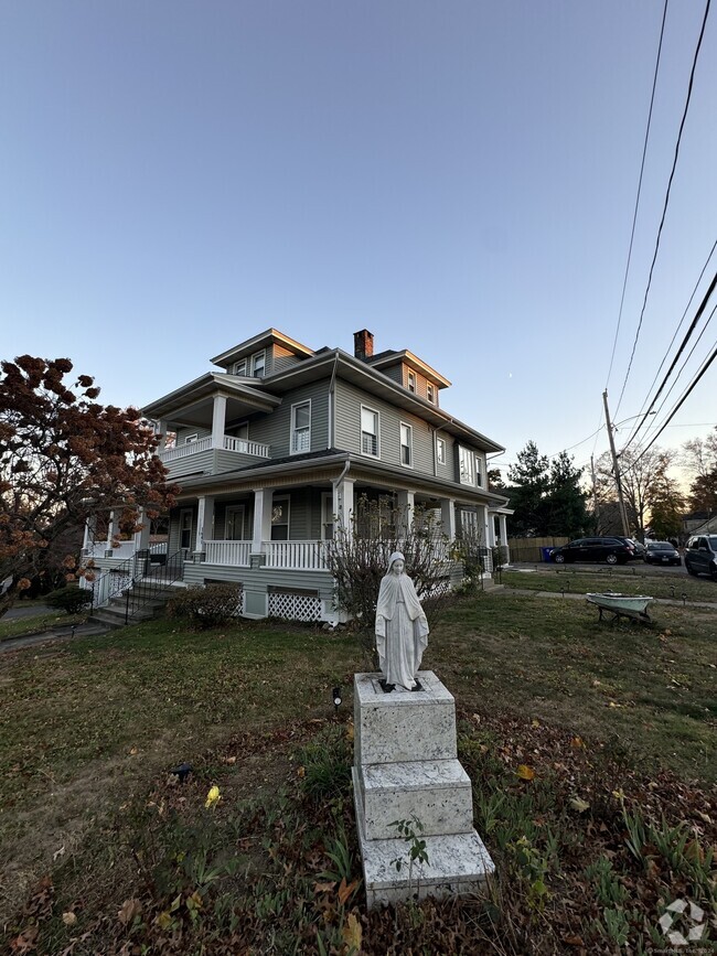 Building Photo - 1639 W Broad St