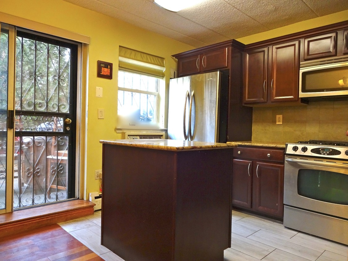 Foto principal - 2552 Frederick Douglass Blvd