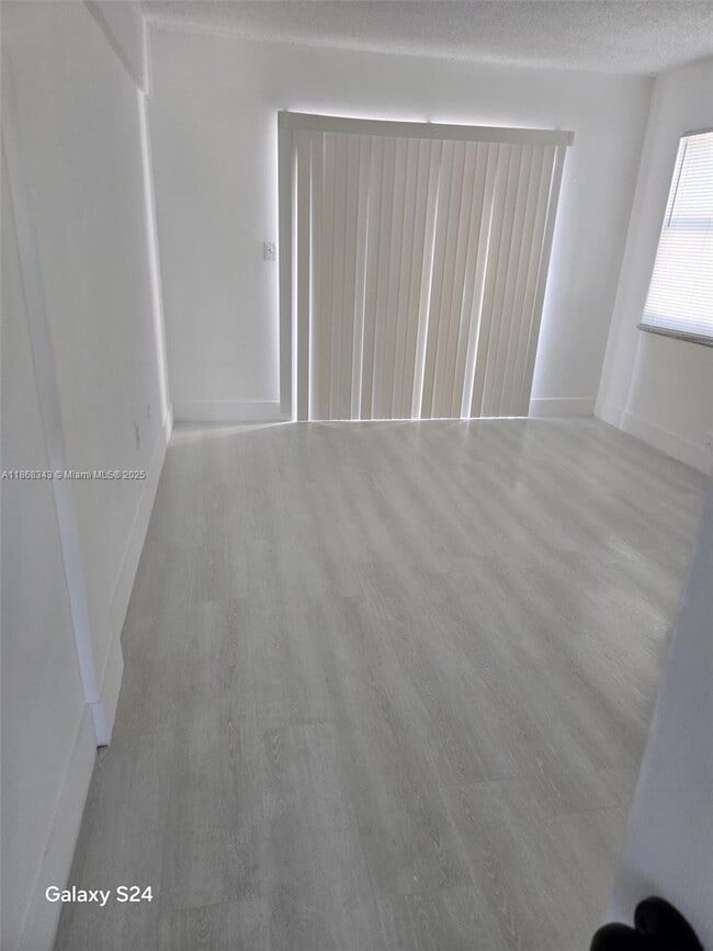 Foto del edificio - 1000 W 28th St