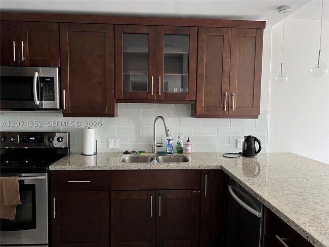 Foto del edificio - 3375 N Country Club Dr