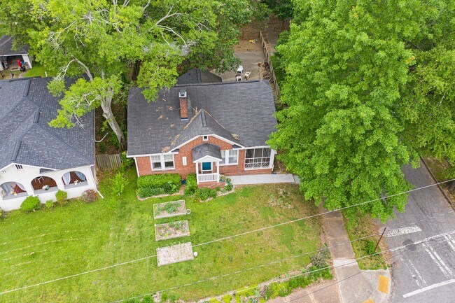 Building Photo - 3 Bedroom 2 Bath Brick Bungalow