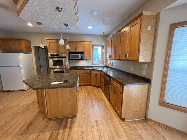 Building Photo - 54 Meadowlark Dr