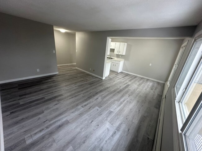 Building Photo - 4507-344 44 Ave