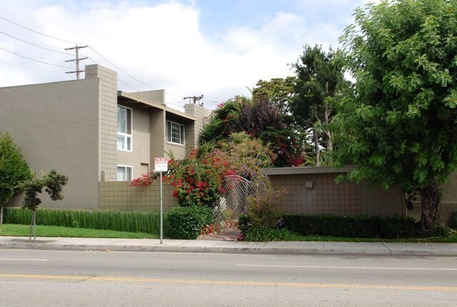 Foto principal - 1568 S Bundy Dr