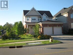 Building Photo - 2 Woodcrest Ct
